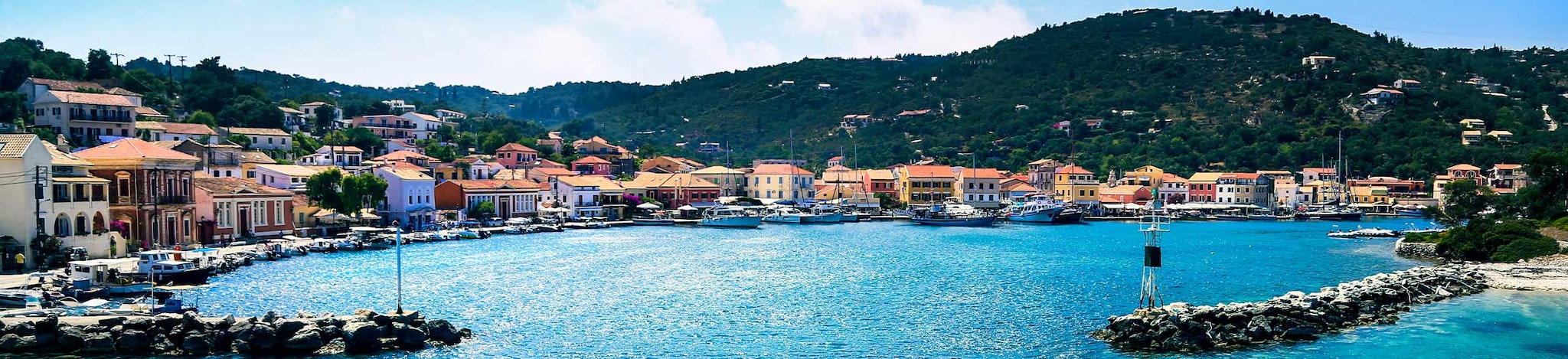 Blick auf den Hafen der griechischen Insel Paros